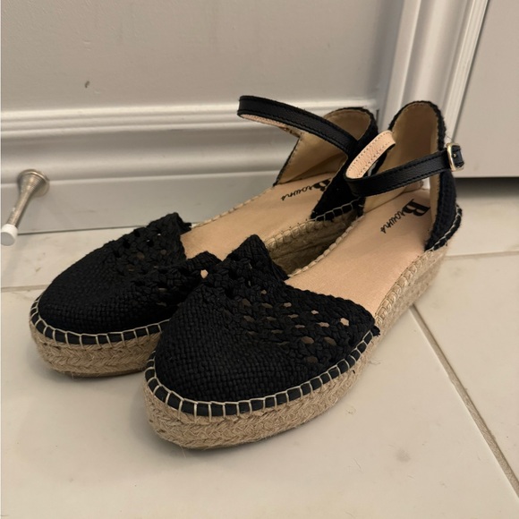 Black Sandals - Size 7 - Picture 3 of 4